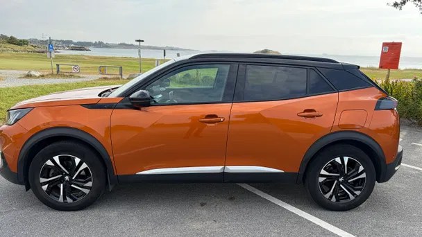 Peugeot fra siden